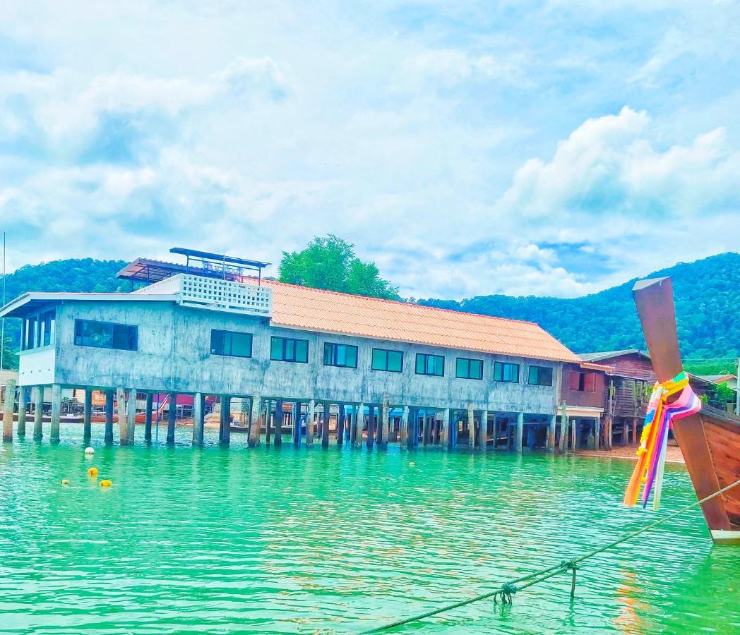 Poohry Seaview Apartman Ko Lanta Kültér fotó