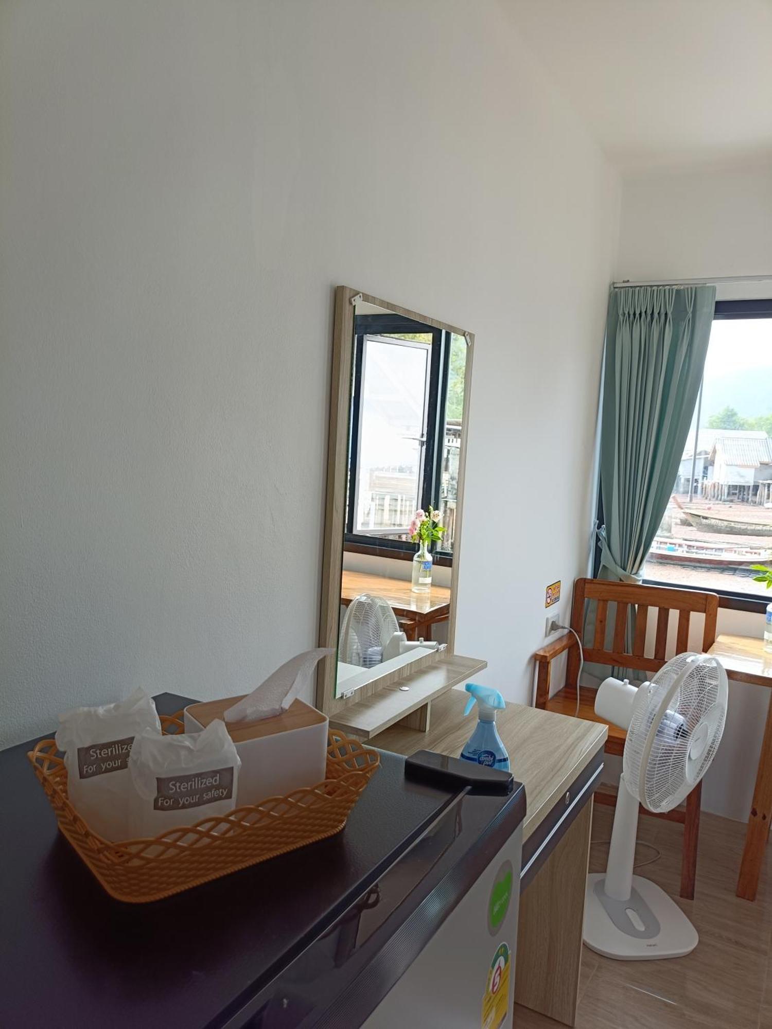 Poohry Seaview Apartman Ko Lanta Kültér fotó
